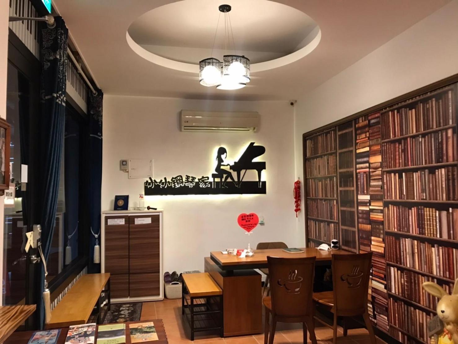 小小鋼琴家民宿&近夜市文創美食街 เมืองฮวาเหลียน ภายนอก รูปภาพ