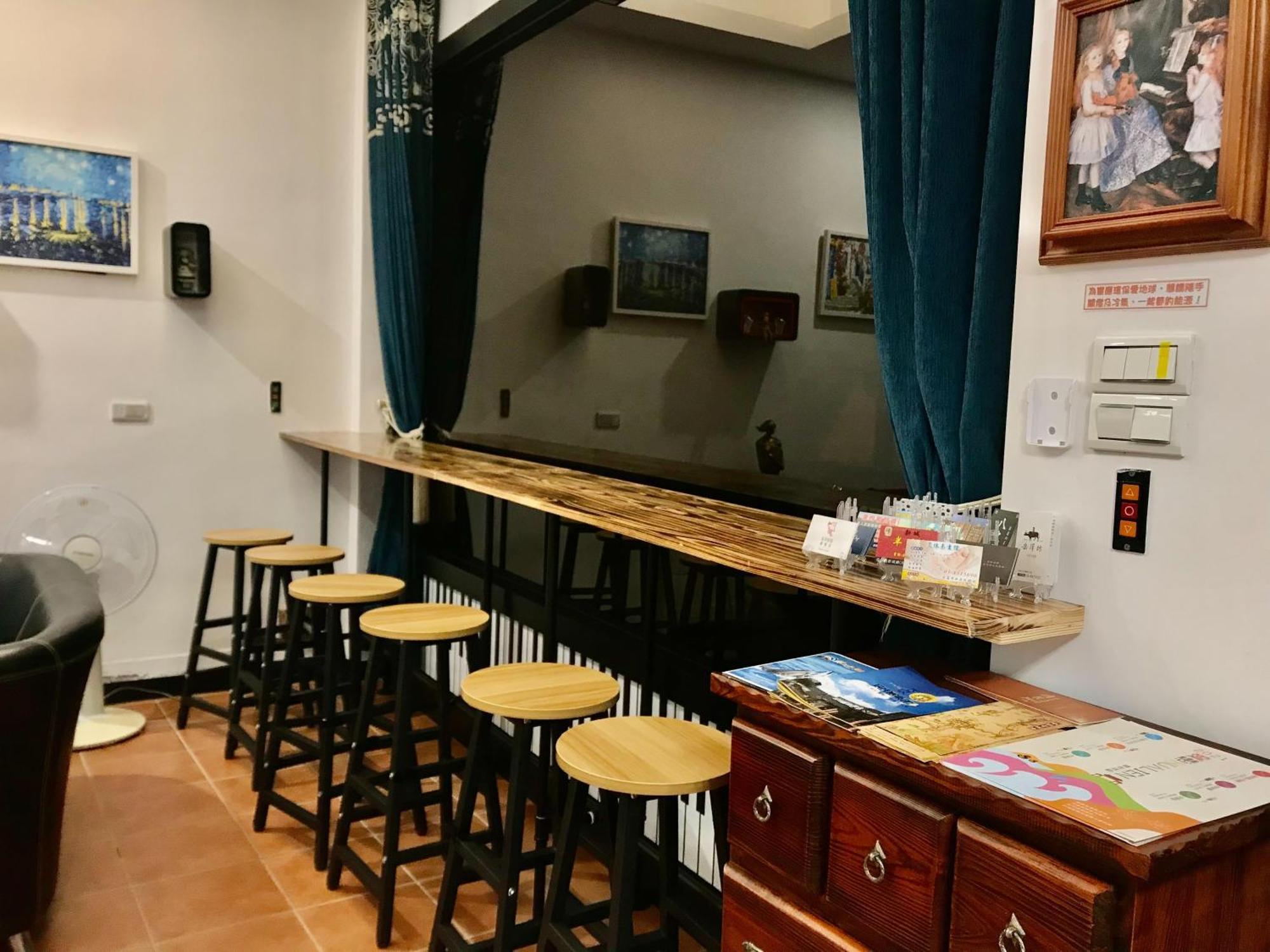 小小鋼琴家民宿&近夜市文創美食街 เมืองฮวาเหลียน ภายนอก รูปภาพ